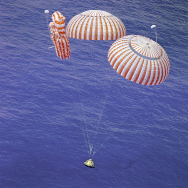 Space History Photo: Endeavour Nears Splashdown